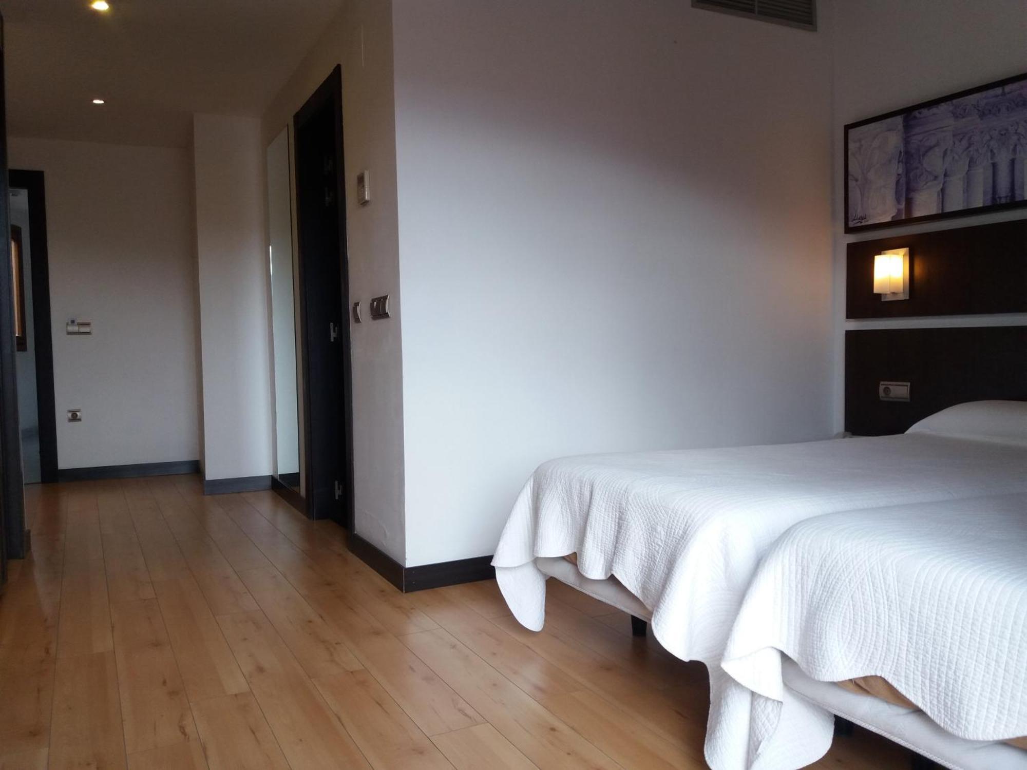 Hotel Rey Sancho Navarrete Rum bild