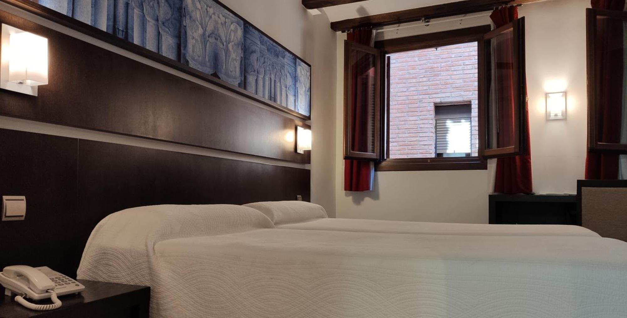 Hotel Rey Sancho Navarrete Rum bild
